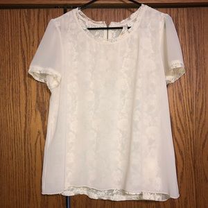 Blouse with lace inner layer
